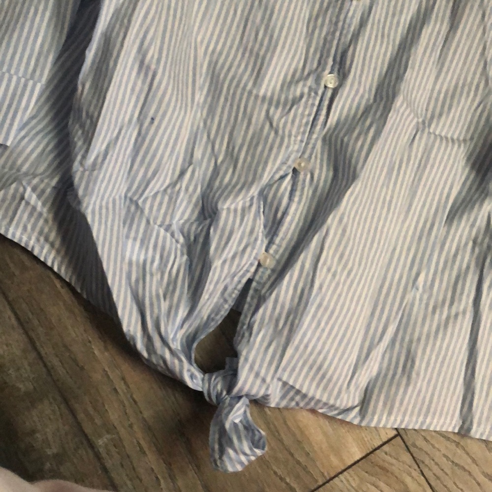 Button down top - Picture 2 of 3